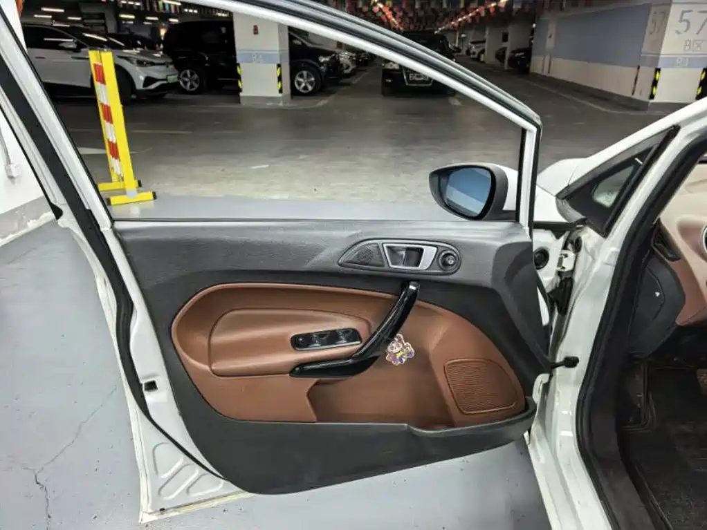 Ford Fiesta — миниатюра 7