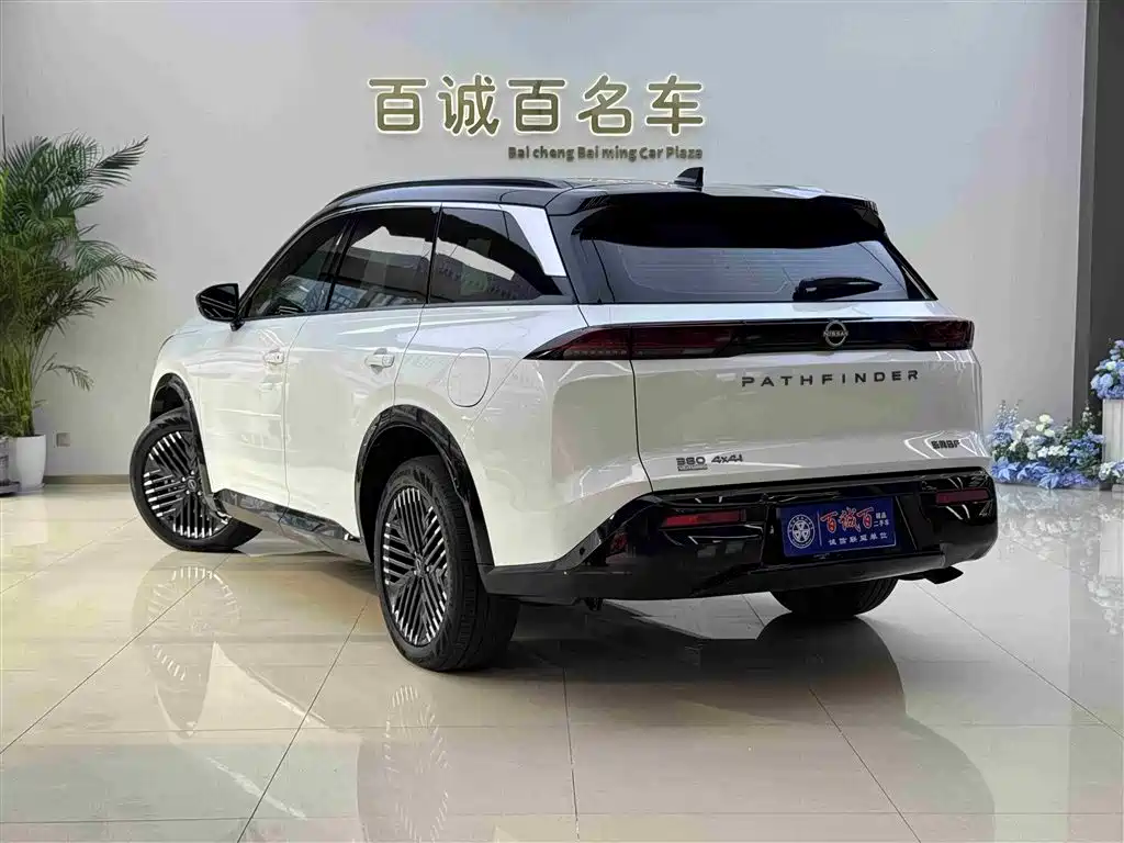 NISSAN EXPLORING THE LAND