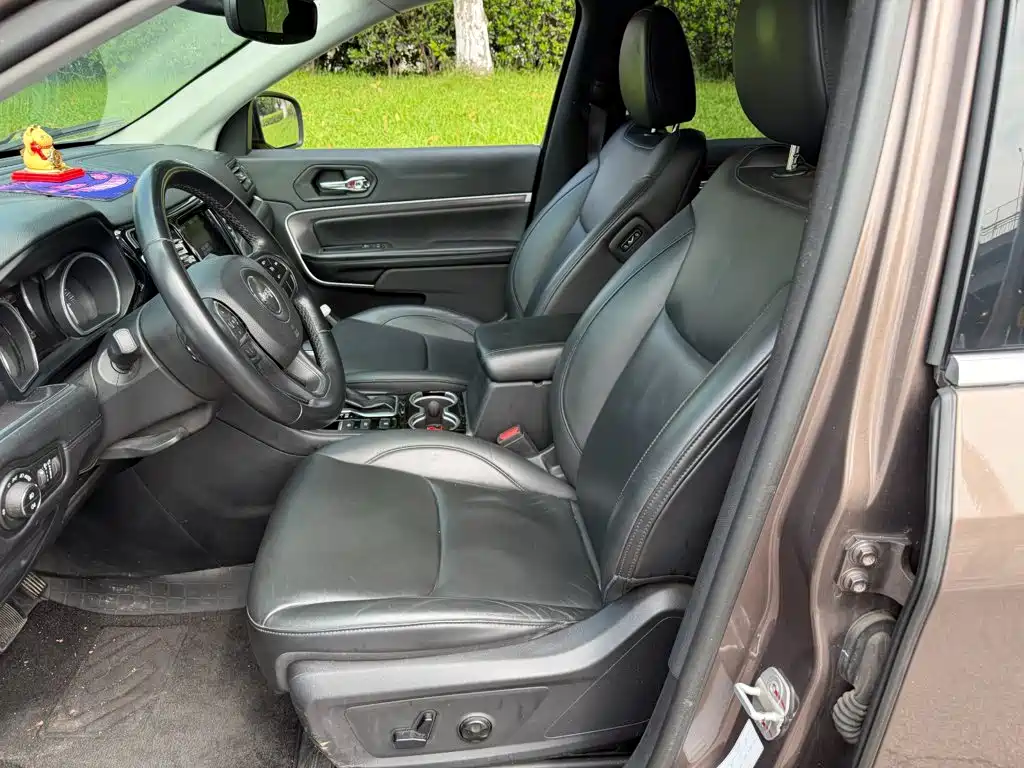 Jeep Grand Commander — миниатюра 8