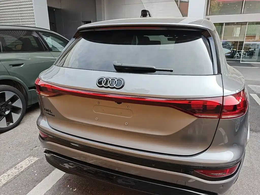 Audi Q6L e-tron — миниатюра 6