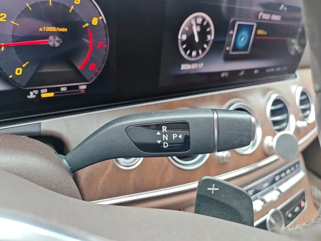 Mercedes-Benz E-Class — миниатюра 7