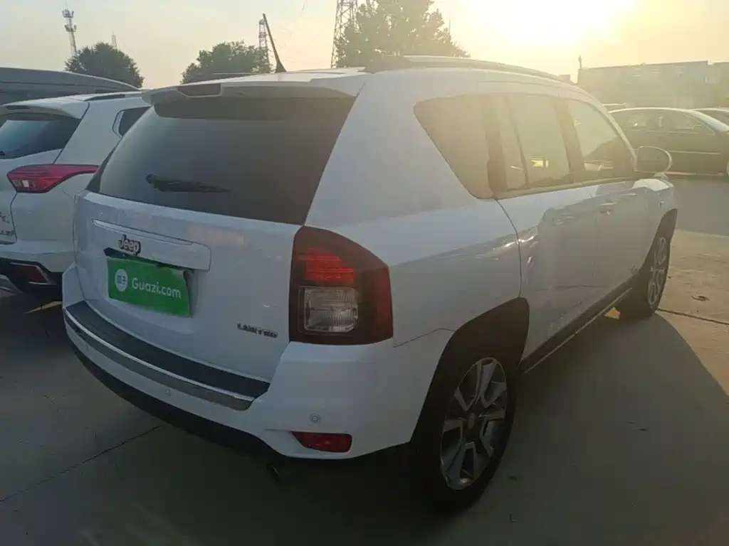 Jeep Compass (Import) — миниатюра 7