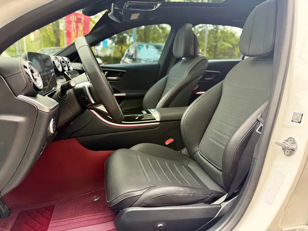 Mercedes-Benz C-Class — миниатюра 12