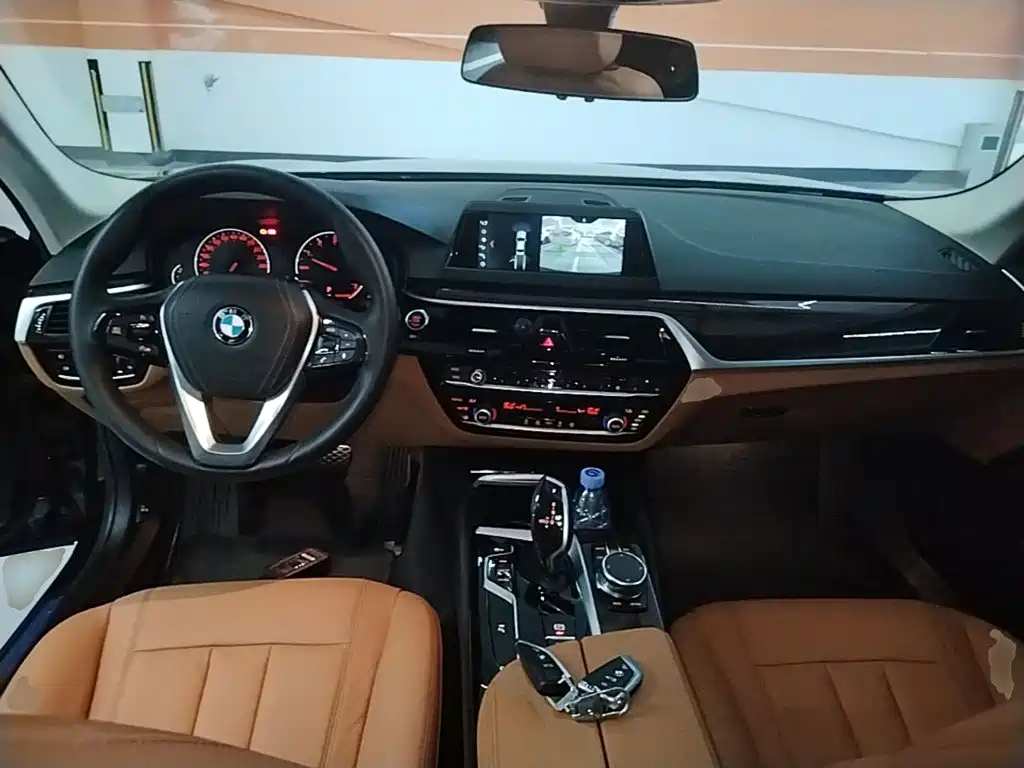 BMW 5 Series — миниатюра 10