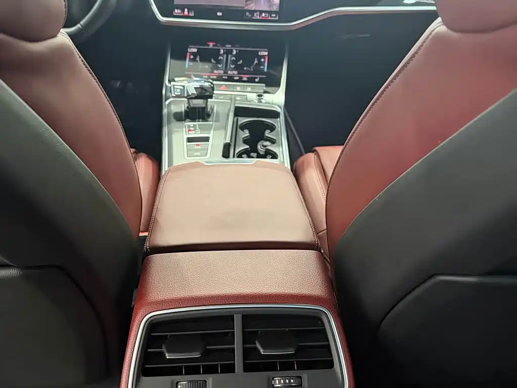 Audi A7L — миниатюра 6