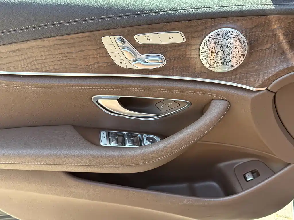 Mercedes-Benz E-Class — миниатюра 10