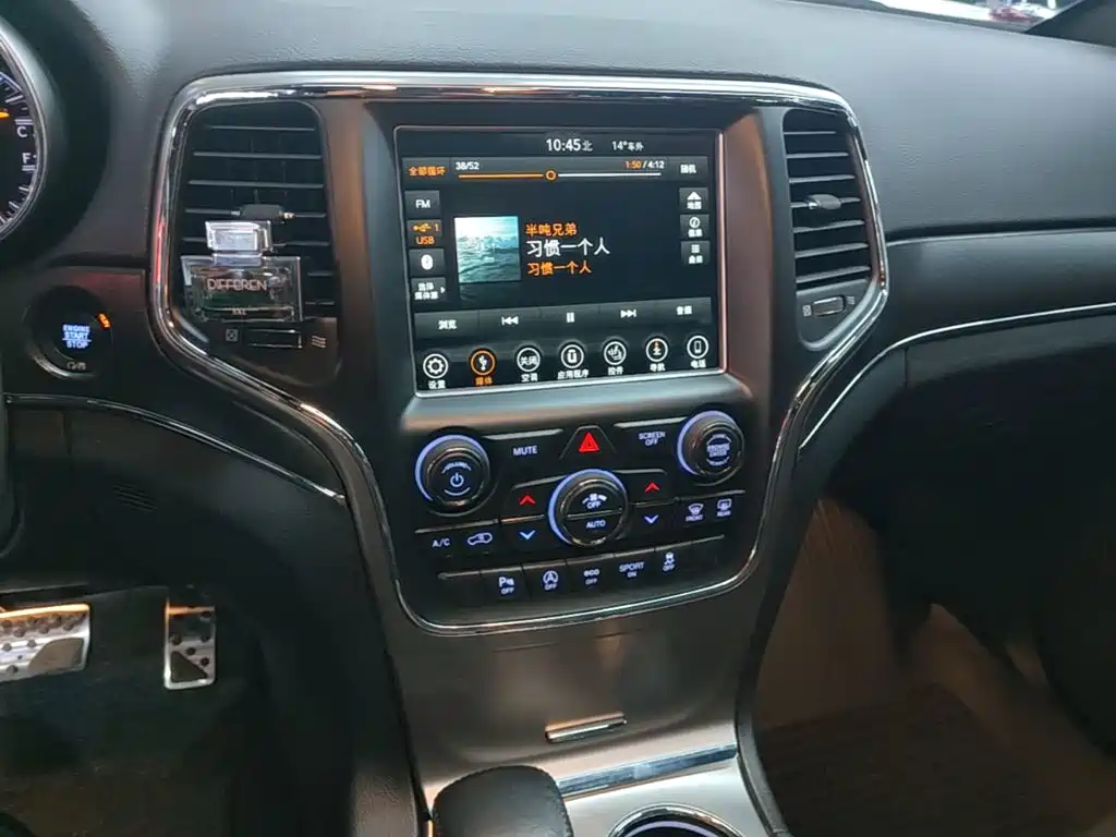 Jeep Grand Cherokee (Import) — миниатюра 13