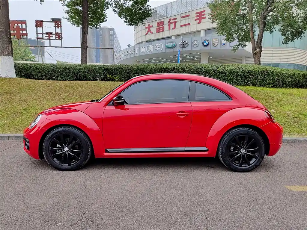 VOLKSWAGEN BEETLE