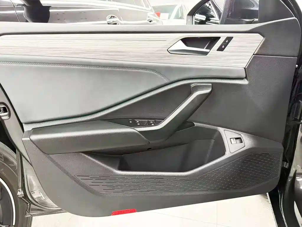 Volkswagen Sagitar — миниатюра 11