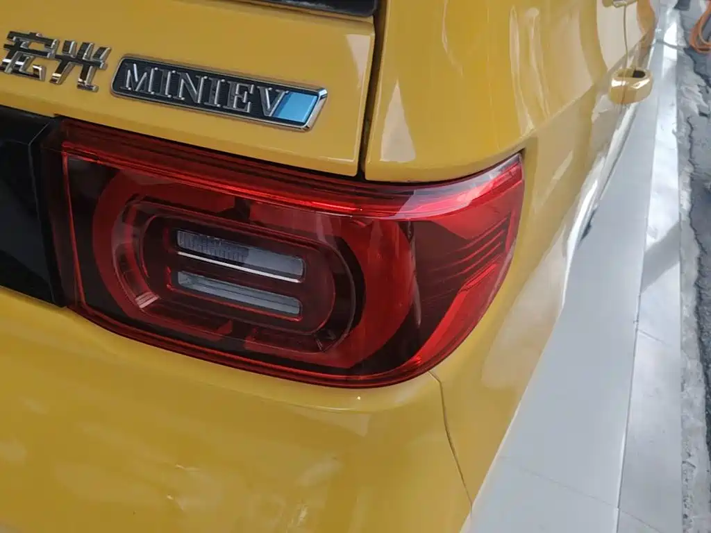 Wuling MINIEV — миниатюра 8