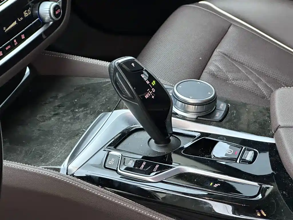 BMW 5 Series — миниатюра 9