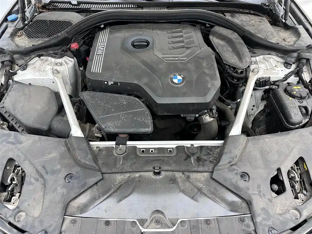 BMW 5 Series — миниатюра 17