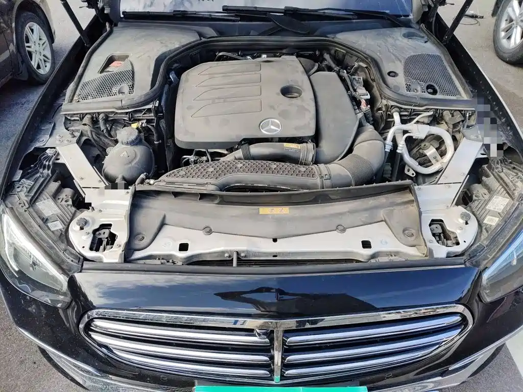 Mercedes-Benz E-Class — миниатюра 11
