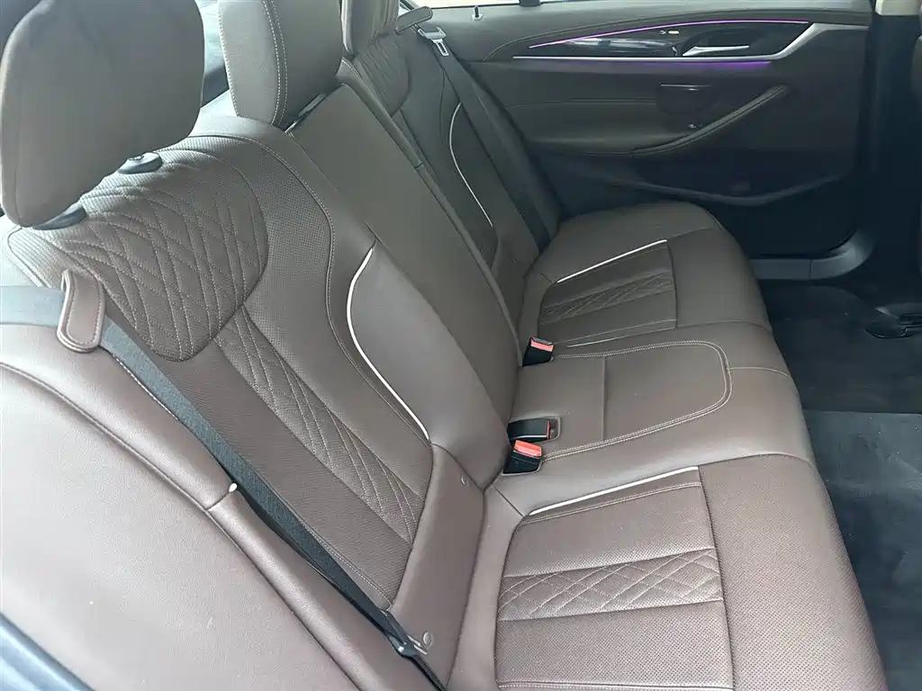 BMW 5 Series — миниатюра 11