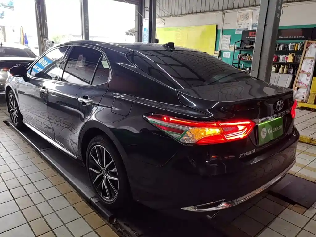 Toyota Camry — миниатюра 5
