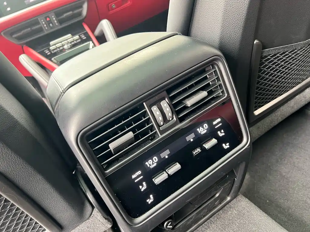 Porsche Cayenne — миниатюра 5