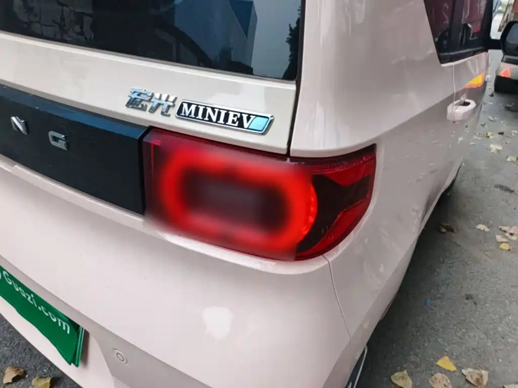 Wuling MINIEV — миниатюра 8