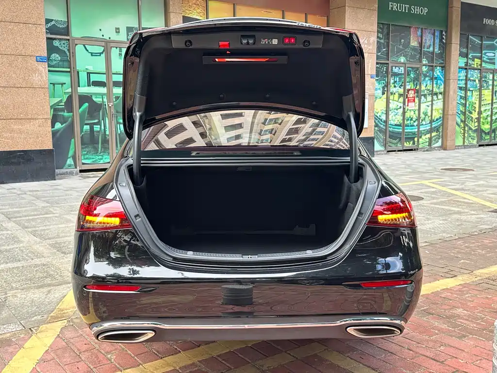 Mercedes-Benz E-Class — миниатюра 15