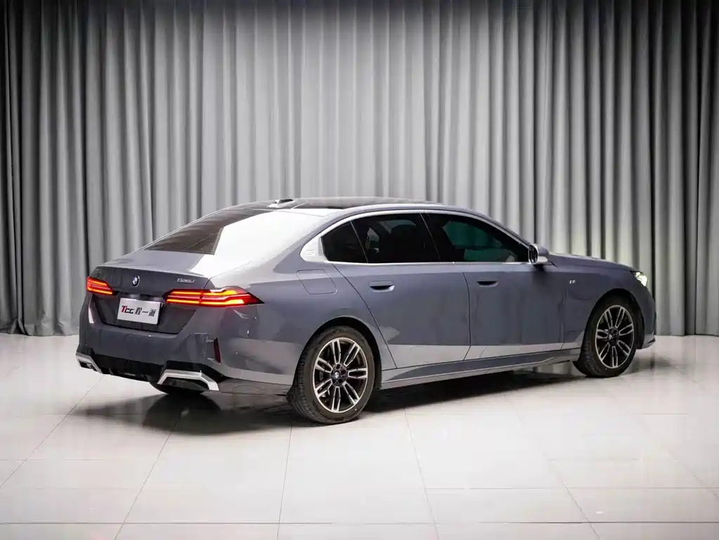 BMW 5 Series — миниатюра 9