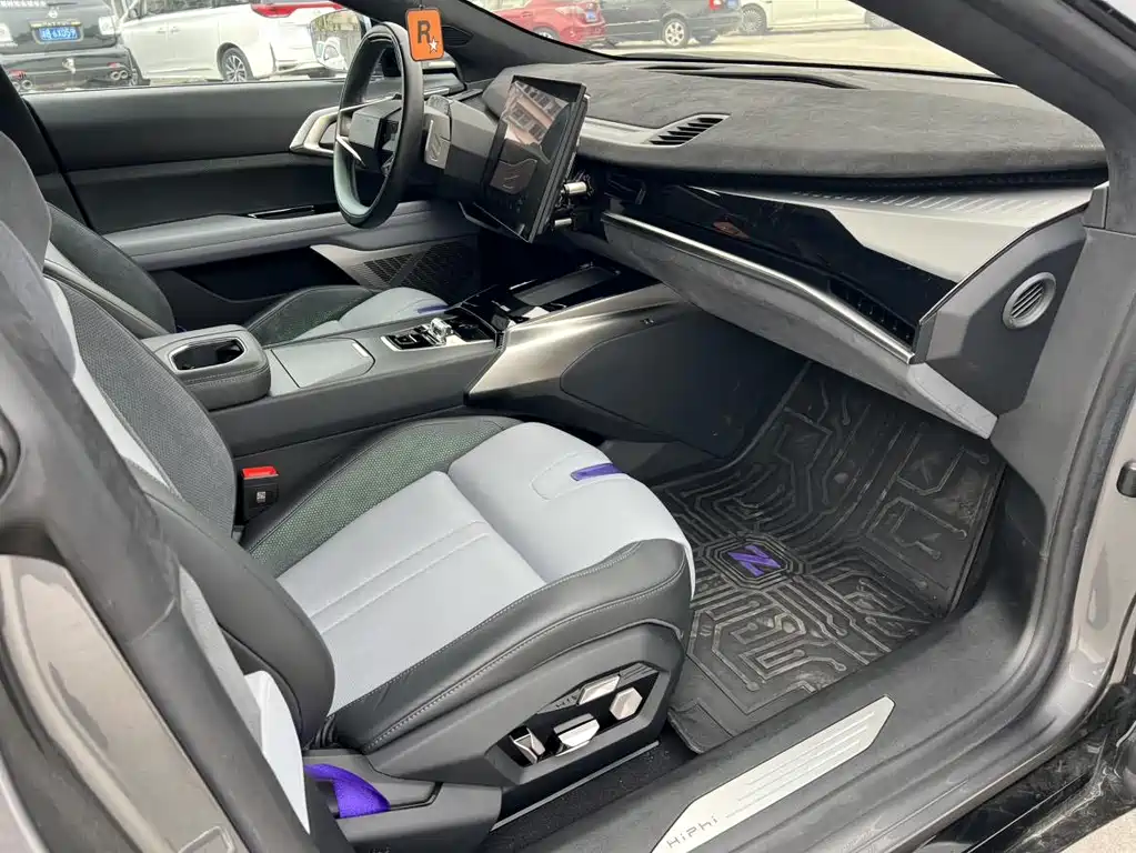 HiPhi HiPhi Z 2023 мест
