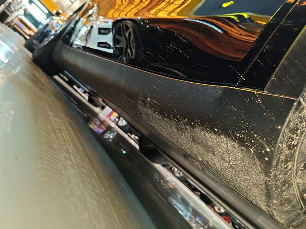 Tesla Model Y — миниатюра 21