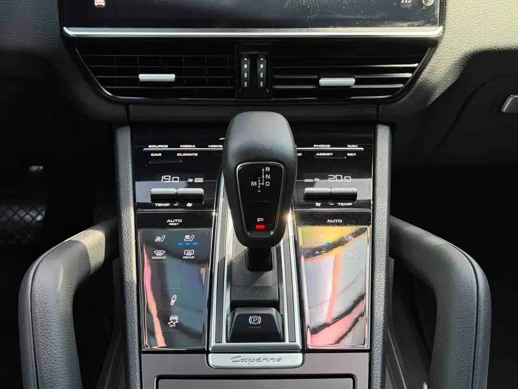 Porsche Cayenne 2019 — фото 12