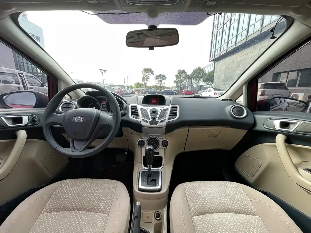 Ford Fiesta 2011 1.5L AT Fashion