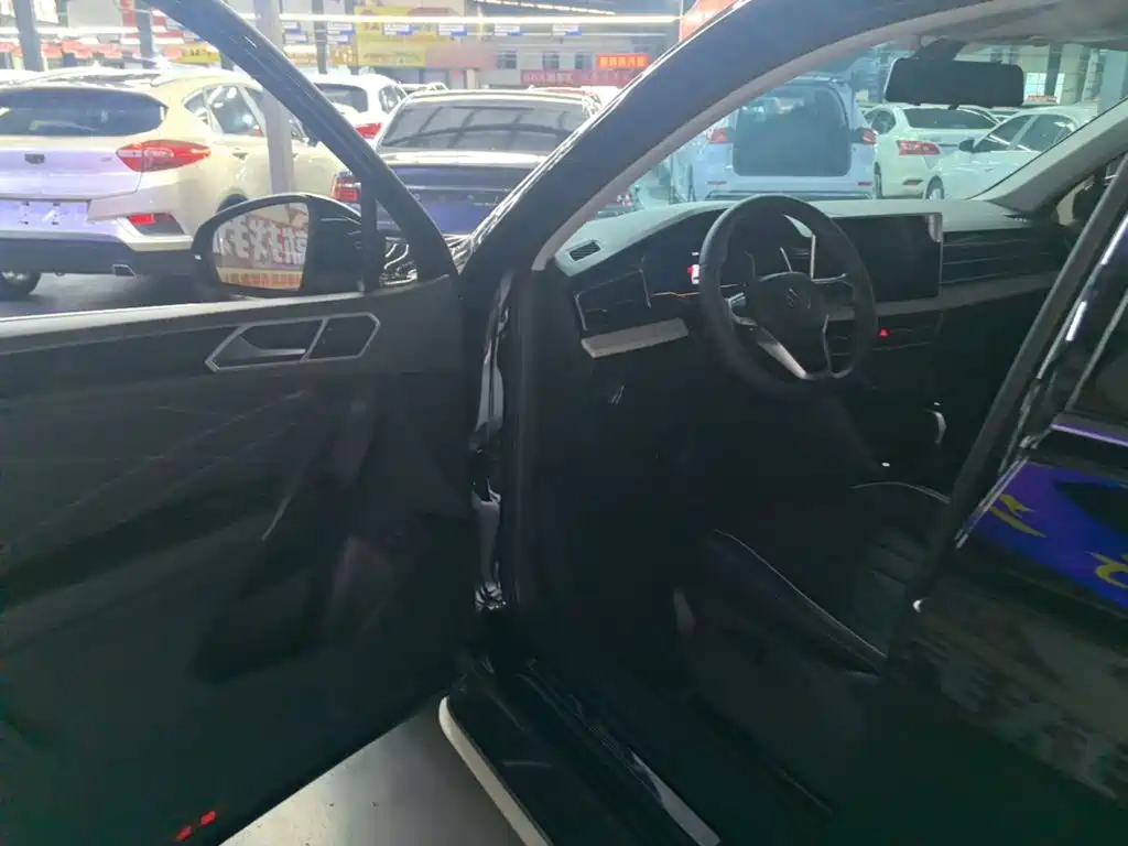 Volkswagen Tiguan L — миниатюра 12