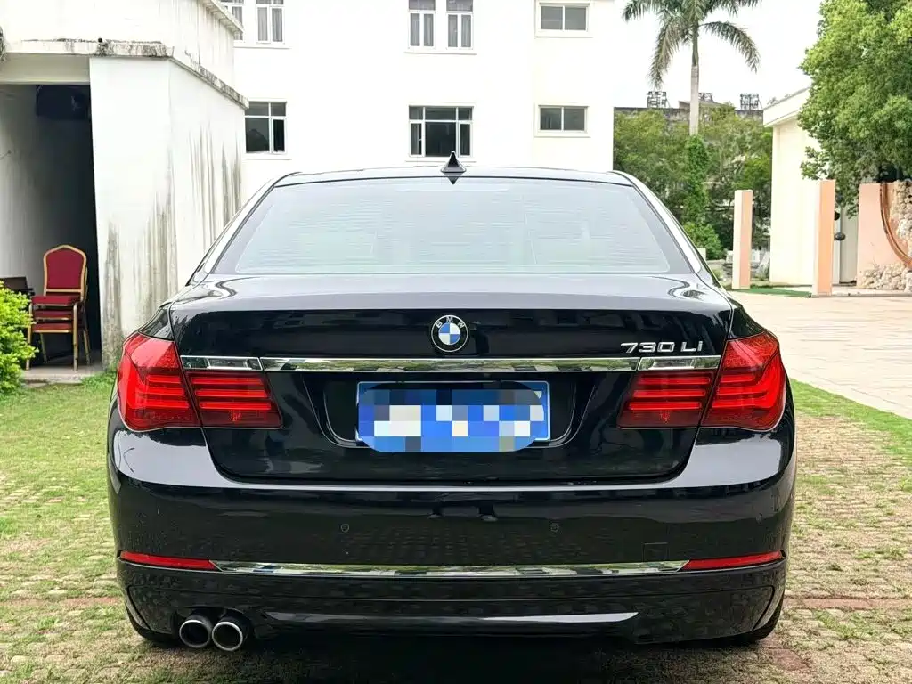 BMW 7 Series — миниатюра 7