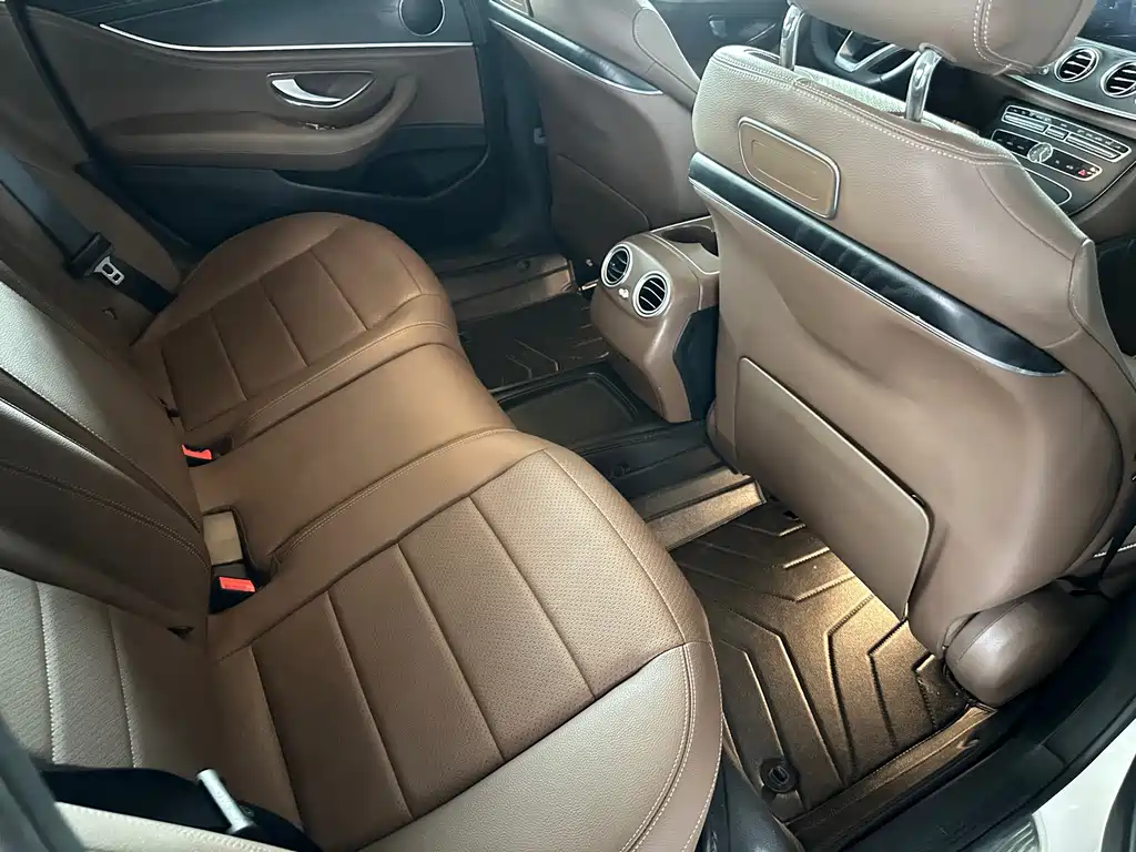 Mercedes-Benz E-Class — миниатюра 18