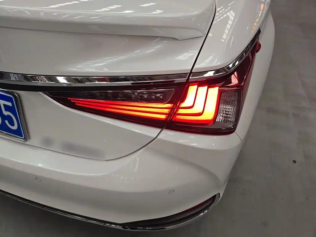 Lexus ES — миниатюра 8