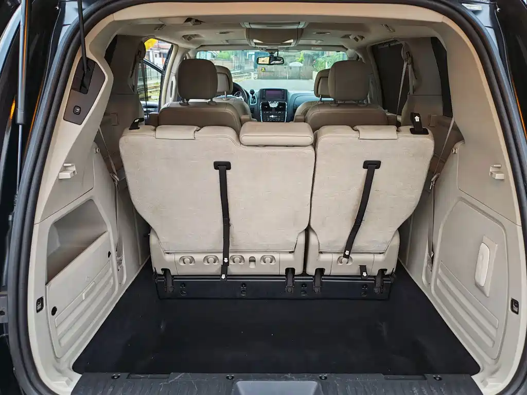Chrysler Grand Voyager (Import) — миниатюра 17