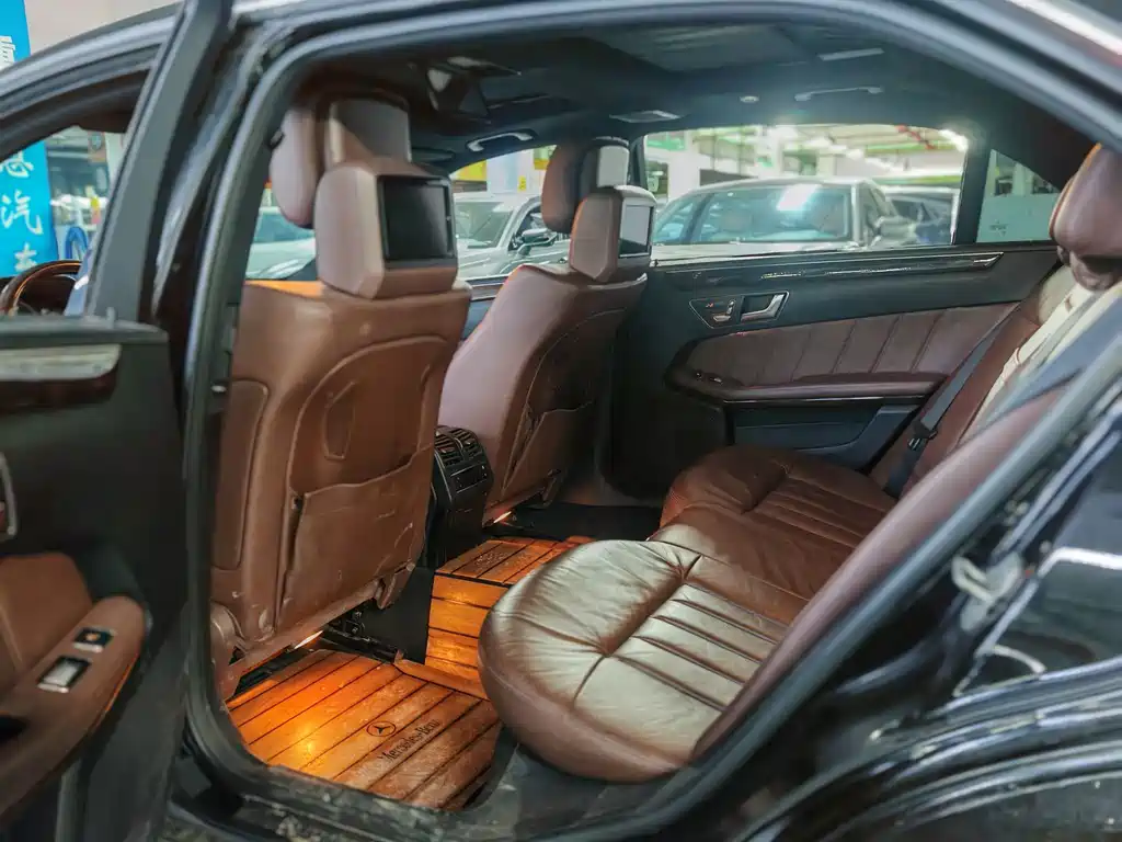 Mercedes-Benz E-Class — миниатюра 9