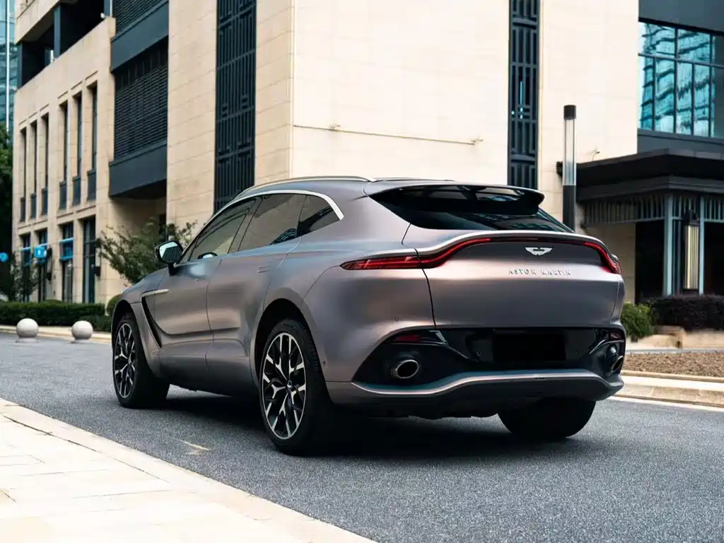 Aston Martin DBX — миниатюра 4
