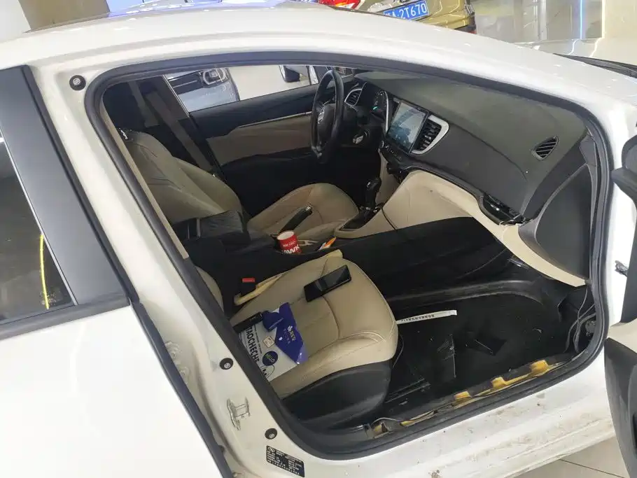 Buick Excelle — миниатюра 8