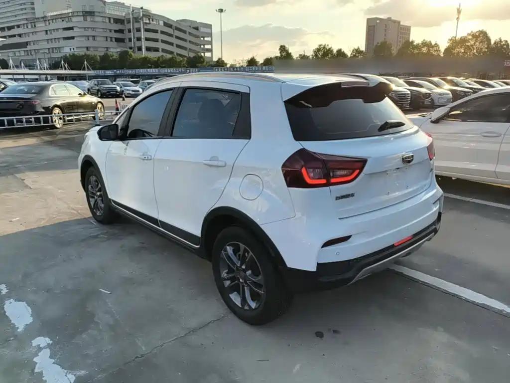 Geely Vision X3 — миниатюра 5