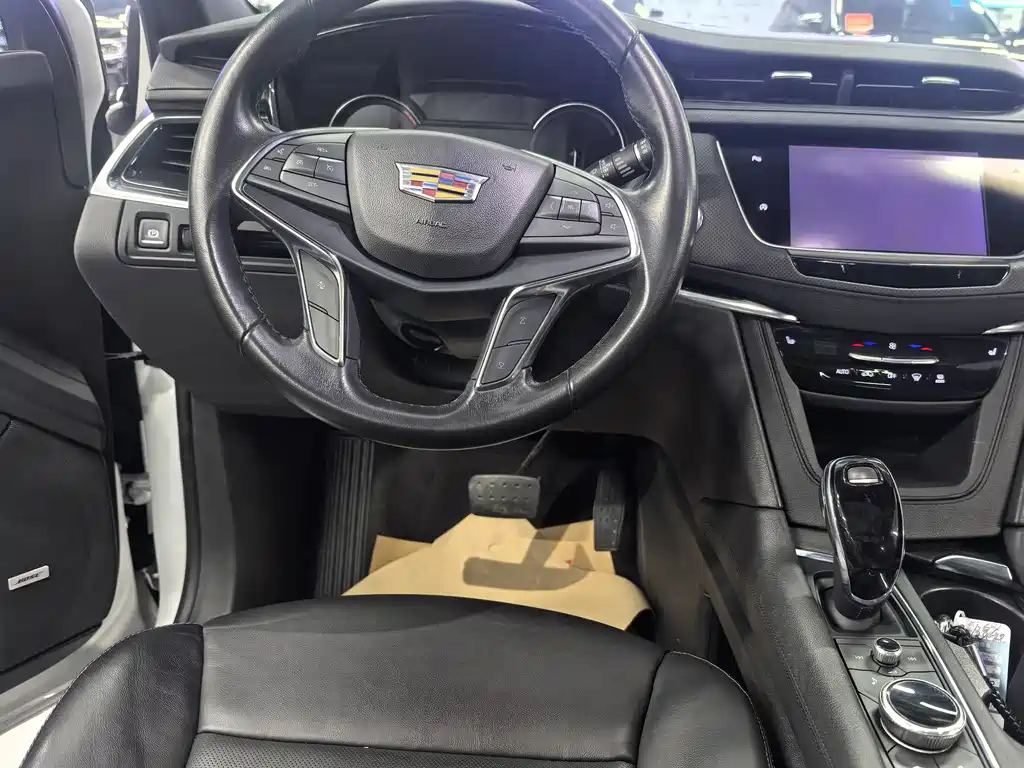 CADILLAC XT5