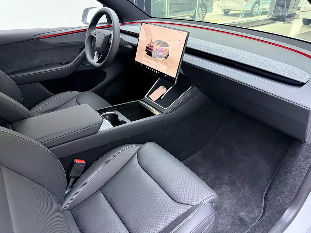 Tesla Model Y L
