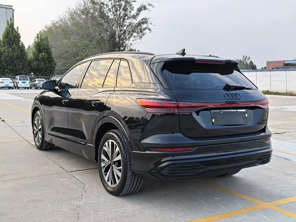 Audi Q5 e-tron — миниатюра 7