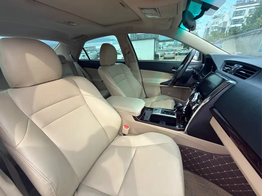 Toyota Reiz — миниатюра 9