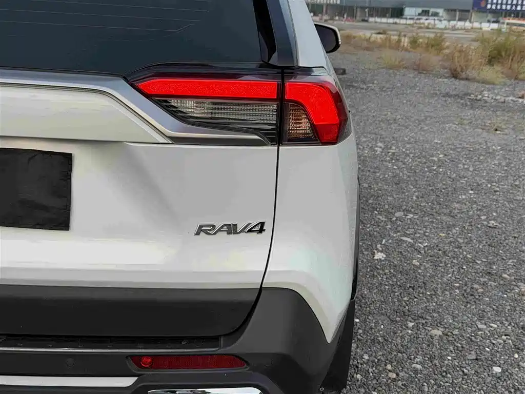 Toyota RAV4 — миниатюра 16