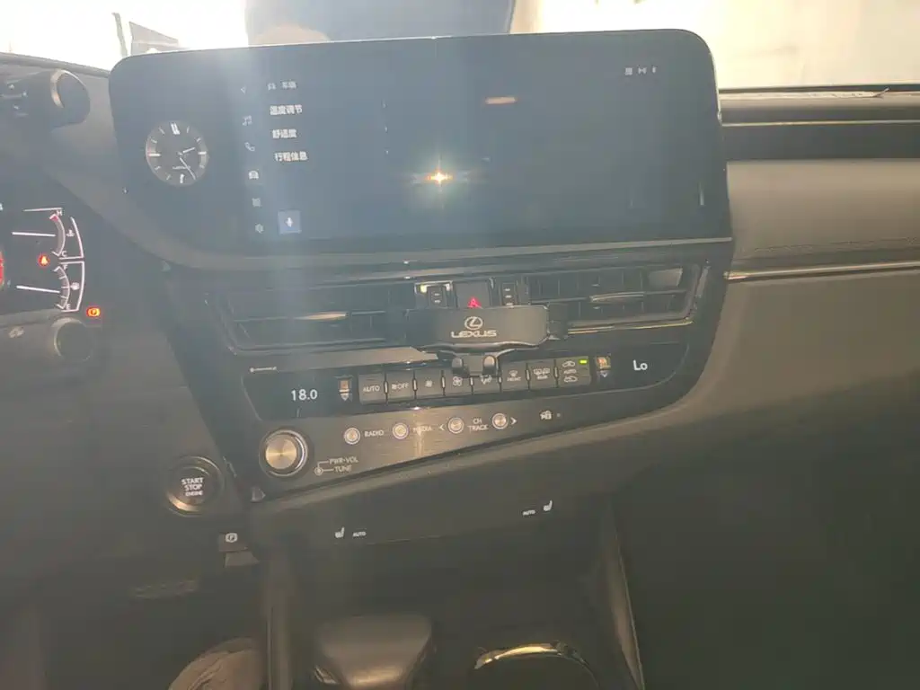 Lexus ES — миниатюра 13