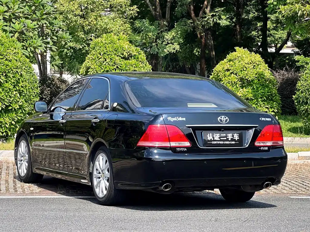 Toyota Crown — миниатюра 15