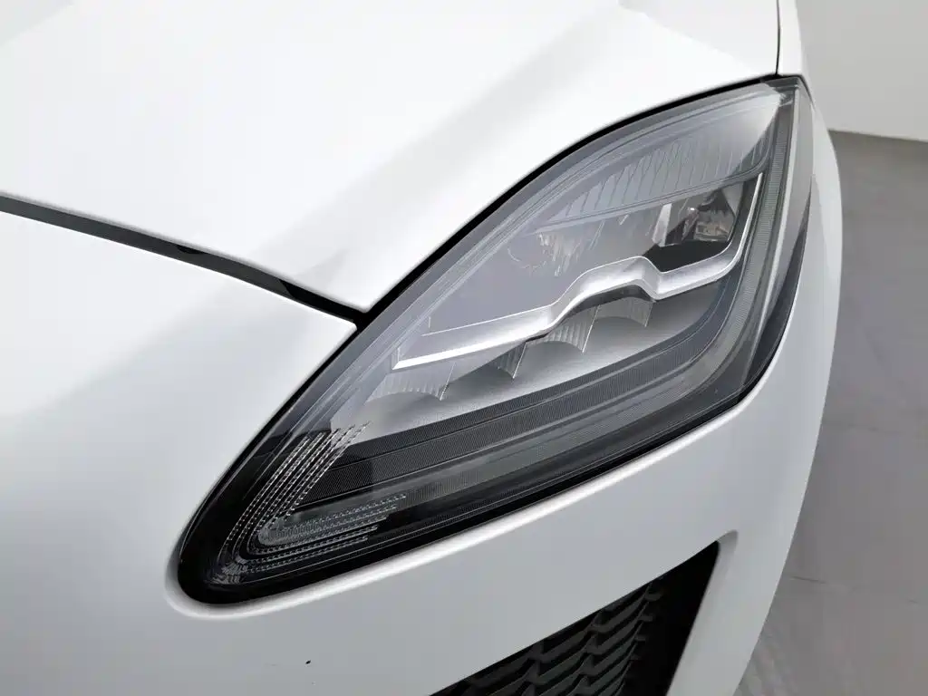Jaguar E-PACE — миниатюра 7