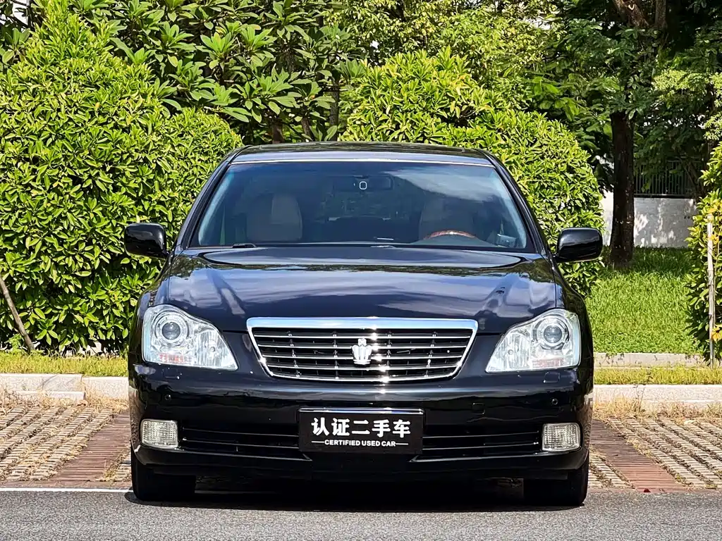 Toyota Crown — миниатюра 2