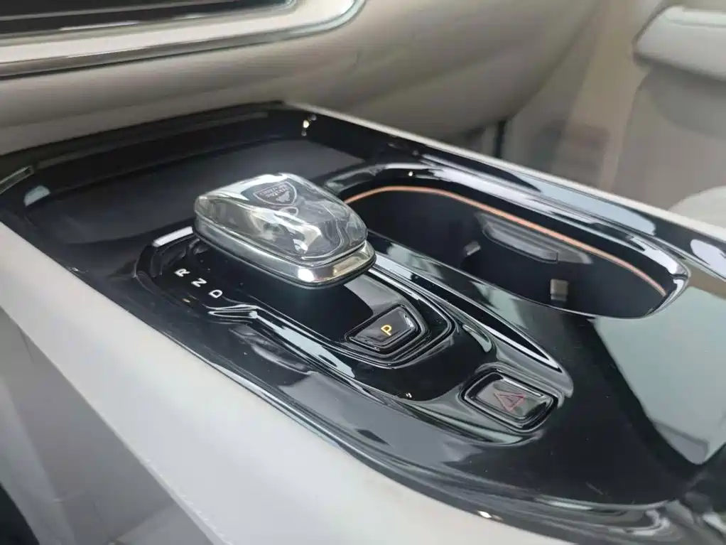 Volvo EM90 — миниатюра 10