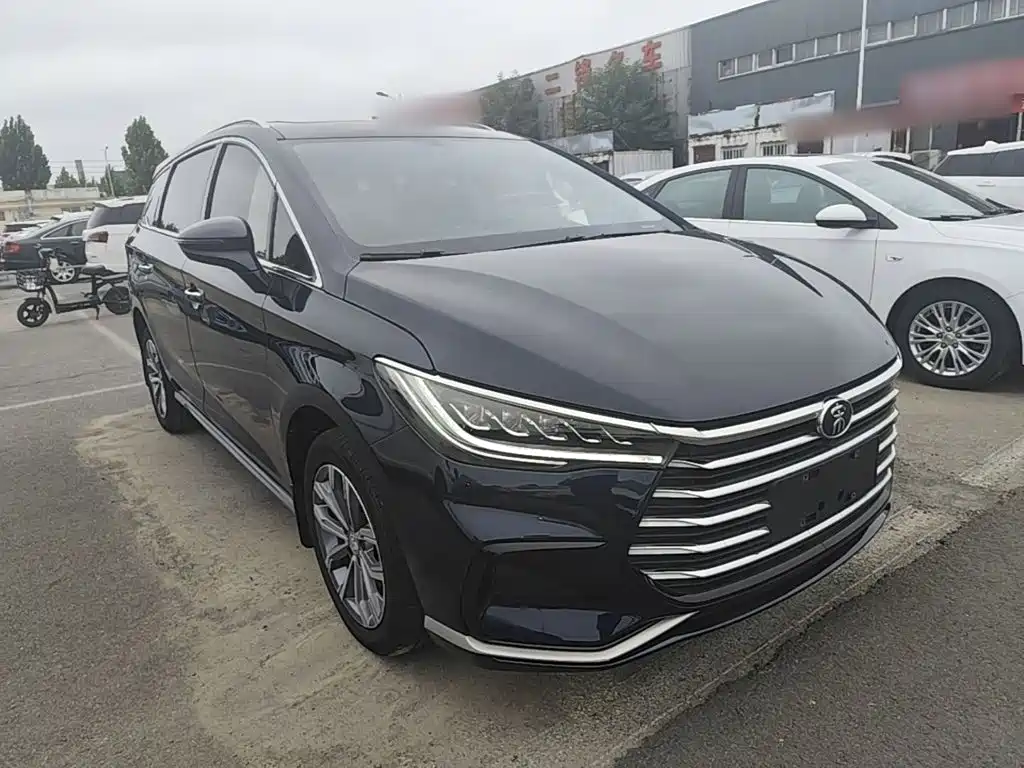BYD MAX — миниатюра 4