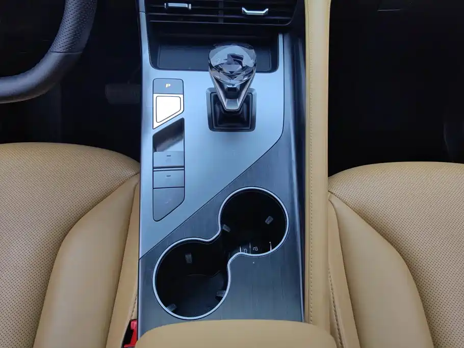 Roewe RX5 — миниатюра 16