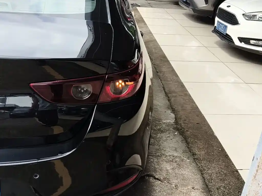 Mazda 3 Axela — миниатюра 8