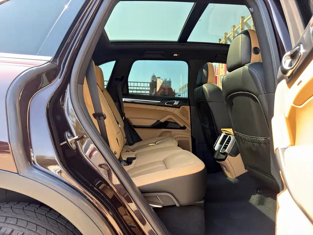 Porsche Cayenne Hybrid — миниатюра 10
